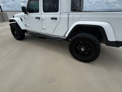 Used 2020 Jeep Gladiator Overland AWD/4WD image 1