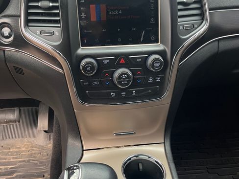 Used 2014 Jeep Grand Cherokee Limited w/ Luxury Group II image 18