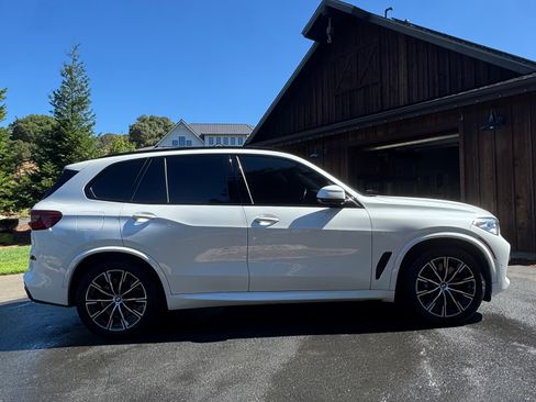 Used 2019 BMW X5 xDrive40i w/ M Sport Package image 2