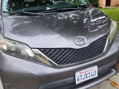 Used 2012 Toyota Sienna SE