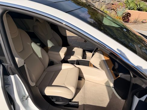 Used 2019 Tesla Model S 100D image 10