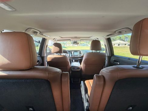 Used 2018 Toyota Highlander Limited image 18