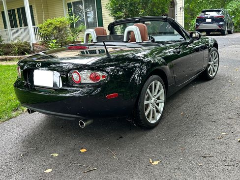 Used 2006 MAZDA MX-5 Miata Grand Touring RWD image 4