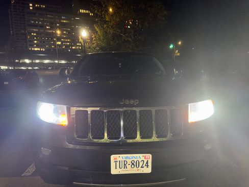 Used 2011 Jeep Grand Cherokee Overland image 17