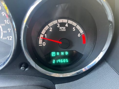 Used 2010 Dodge Caliber SXT image 10