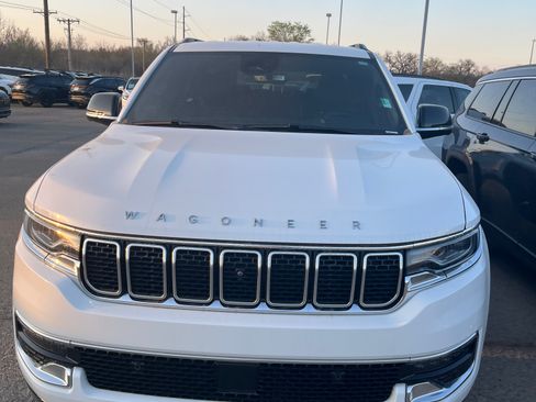 Used 2024 Jeep Wagoneer Series II w/ Convenience Group I image 2