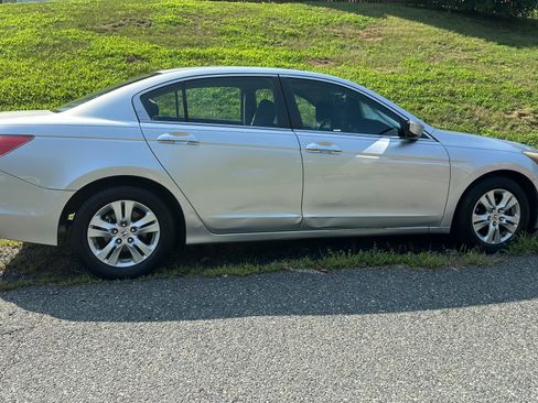 Used 2009 Honda Accord LX-P image 2