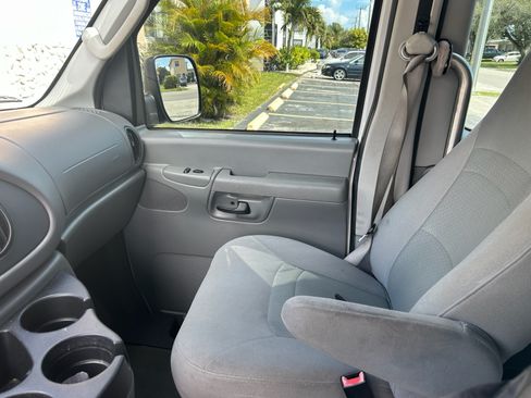 Used 2008 Ford E-350 and Econoline 350 XLT image 4