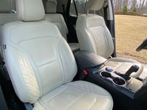 Used 2018 Ford Explorer Platinum AWD/4WD image 8