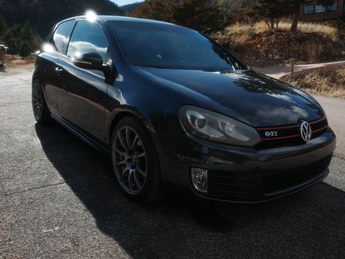 Used 2011 Volkswagen Golf 2-Door image 5