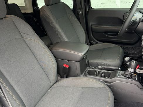 Used 2024 Jeep Wrangler Unlimited Sahara w/ Safety Group image 5