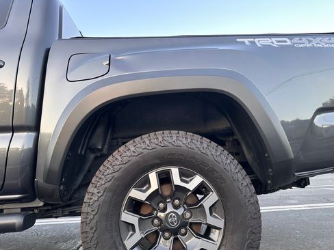 Used 2021 Toyota Tacoma TRD Off-Road w/ TRD Premium Off Road Package image 11