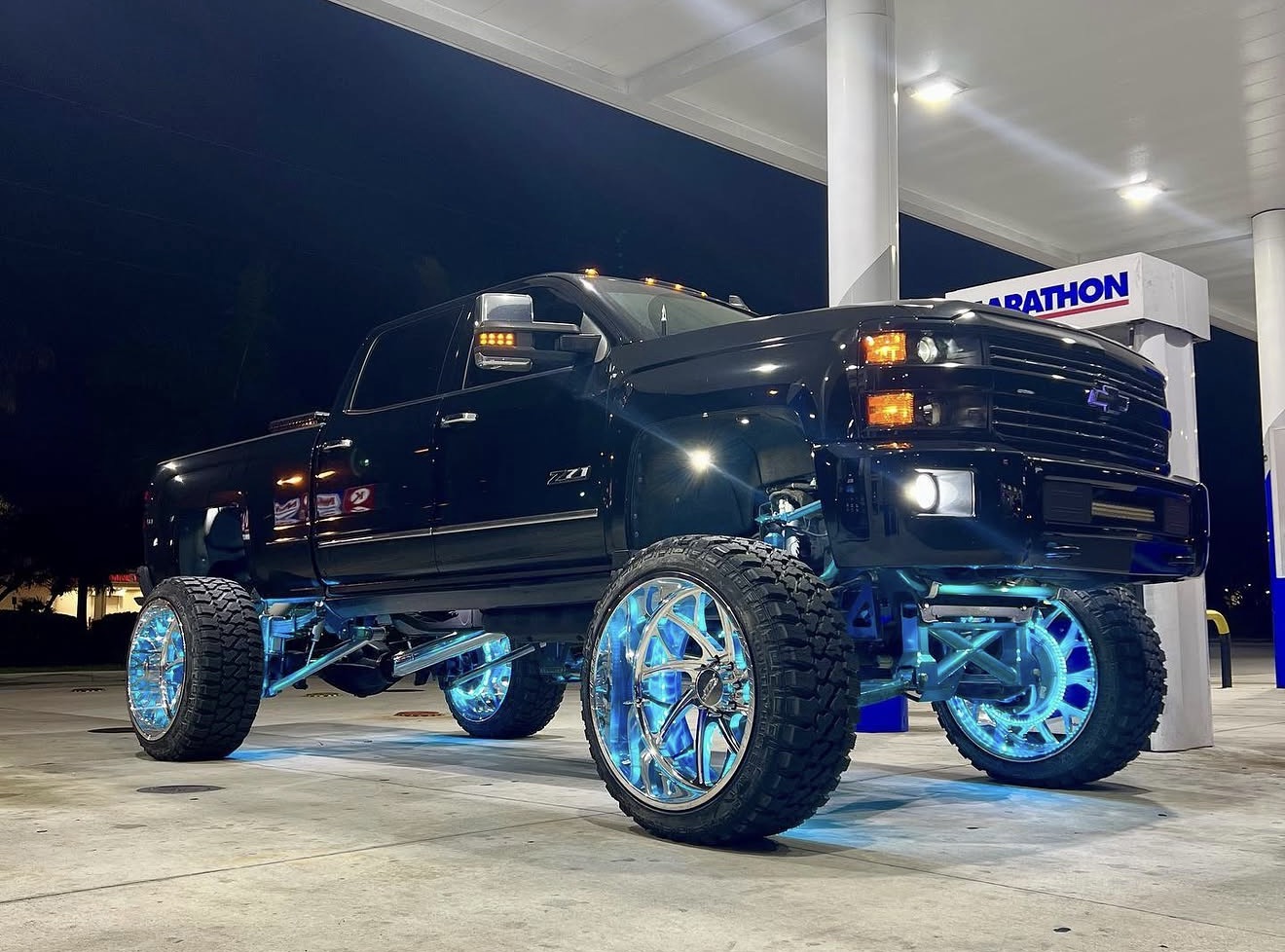 Used 2018 Chevrolet Silverado 2500 LTZ w/ Duramax Plus Package AWD/4WD image 19
