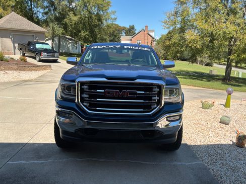 Used 2017 GMC Sierra 1500 SLT w/ Suspension Package, Off-Road AWD/4WD image 4