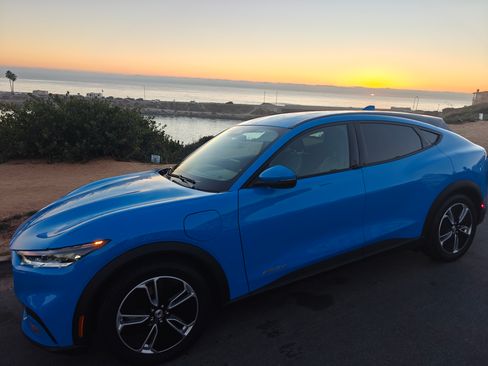 Used 2022 Ford Mustang Mach-E Select image 1