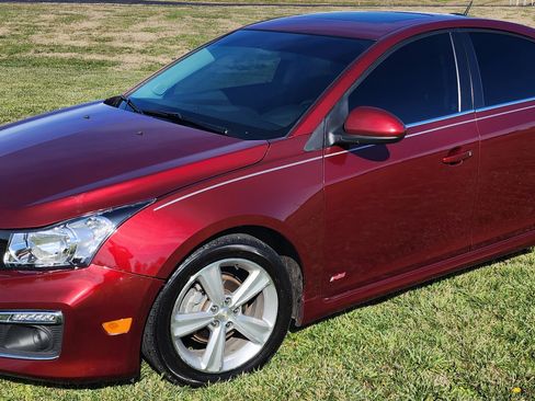 Used 2016 Chevrolet Cruze LT w/ Sun, Sound and Sport Package image 5