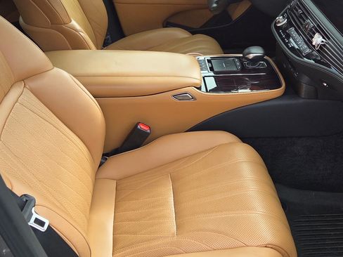 Used 2022 Lexus LS 500 AWD w/ Luxury Package image 8