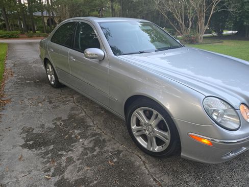 Used 2005 Mercedes-Benz E 500 Sedan image 26