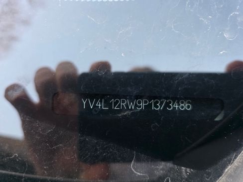 Used 2023 Volvo XC60 B5 Plus w/ Climate Package image 9