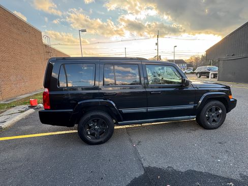 Used 2008 Jeep Commander Sport image 5