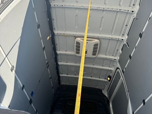 Used 2021 Mercedes-Benz Sprinter 2500 image 4