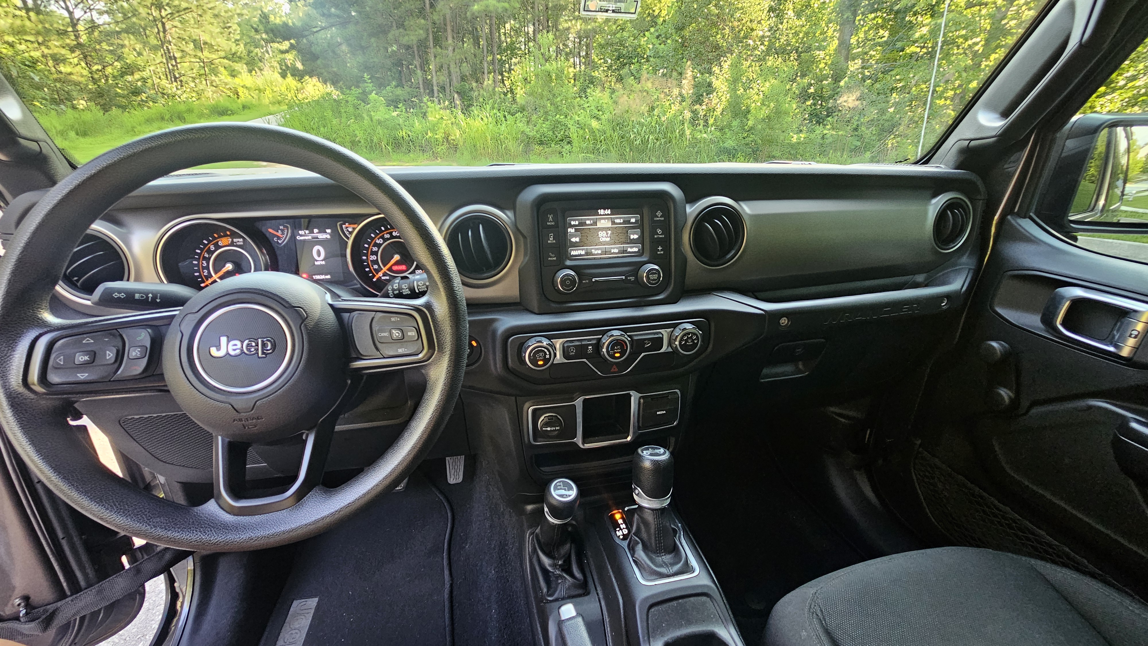 Used 2018 Jeep Wrangler Sport AWD/4WD image 4