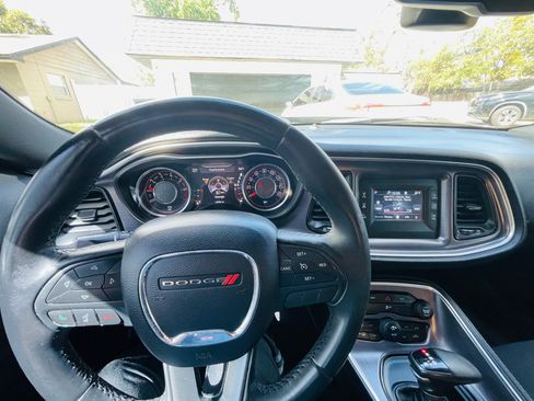 Used 2015 Dodge Challenger SXT RWD image 8