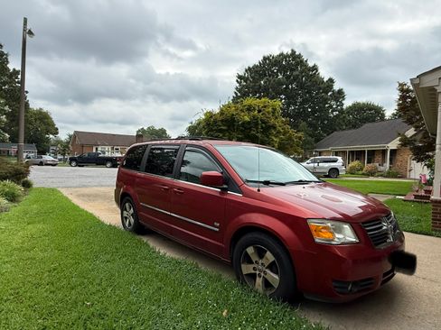 Used 2009 Dodge Grand Caravan SXT FWD image 4
