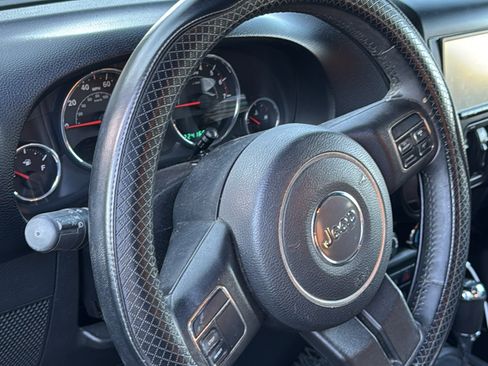 Used 2011 Jeep Wrangler Unlimited Sport image 6