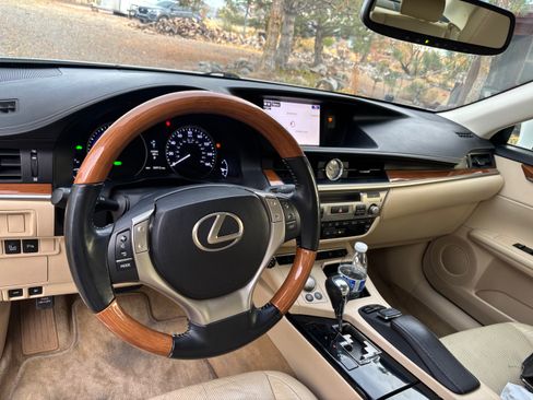 Used 2015 Lexus ES 300h image 6