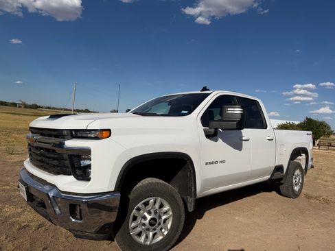 Used 2024 Chevrolet Silverado 2500 LT w/ Convenience Package AWD/4WD image 1