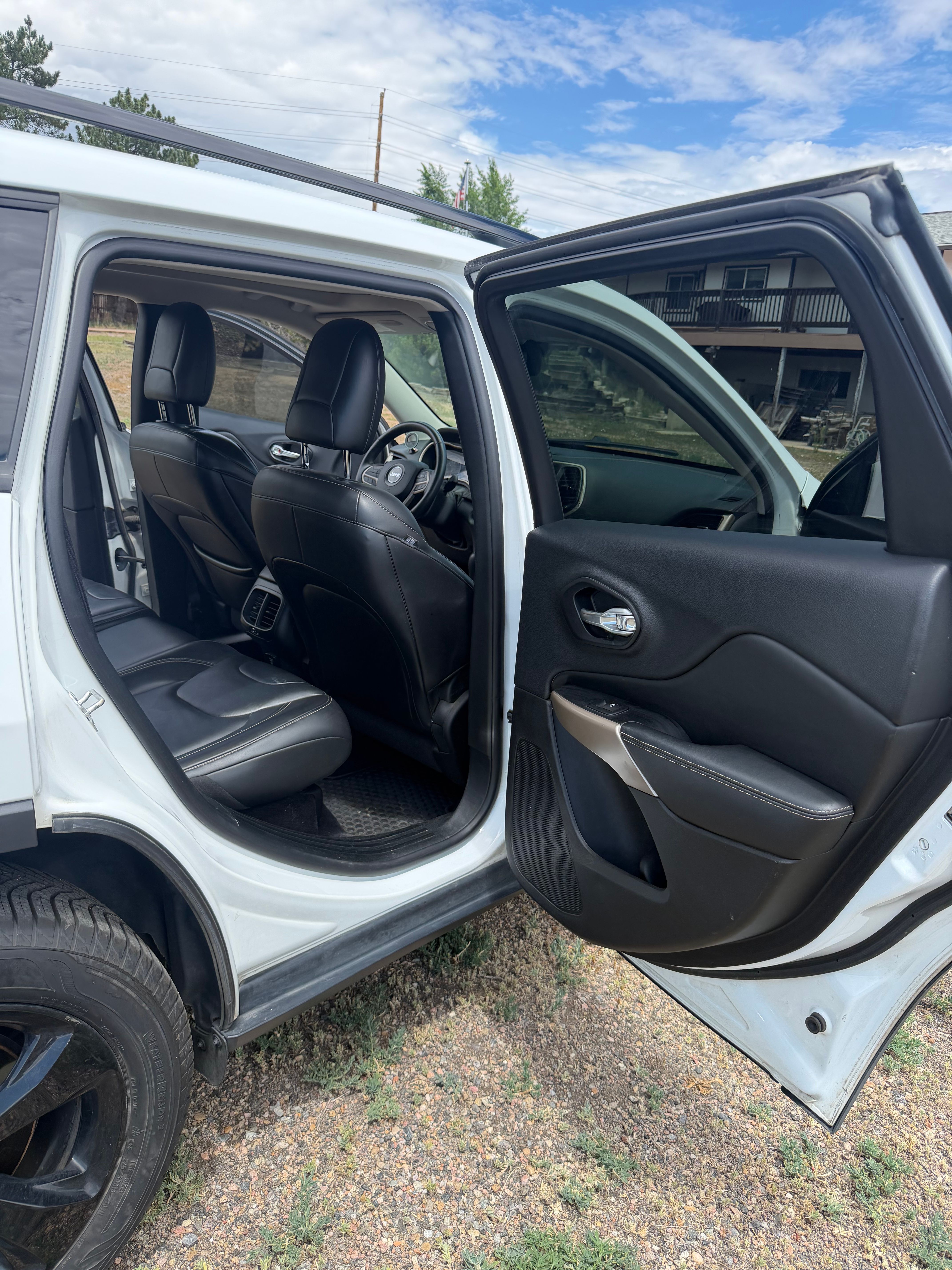 Used 2017 Jeep Cherokee High Altitude AWD/4WD image 12