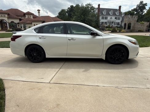 Used 2017 Nissan Altima 2.5 SR w/ Midnight Edition Package FWD image 6