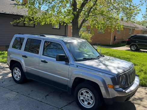 Used 2017 Jeep Patriot Sport FWD image 2