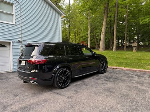 Used 2025 Mercedes-Benz GLS 450 4MATIC image 8