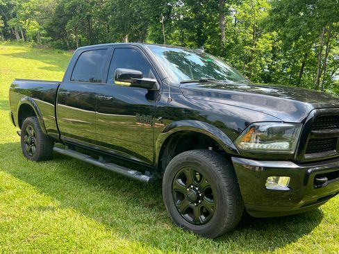 Used 2015 RAM 2500 Laramie w/ Black Appearance Group AWD/4WD image 4