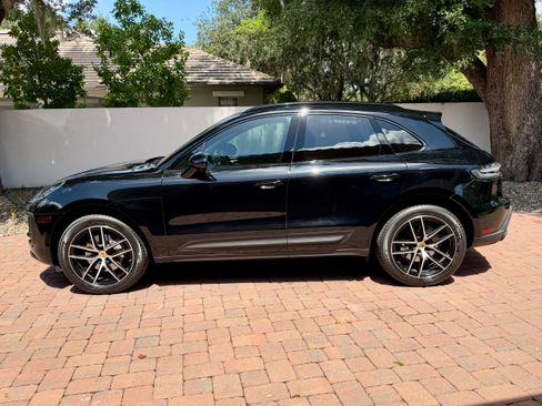 Used 2023 Porsche Macan AWD/4WD image 1