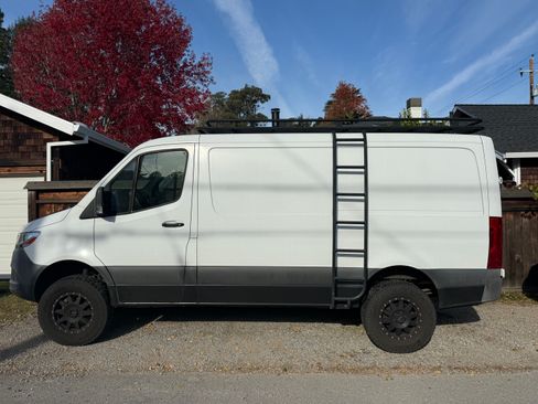 Used 2019 Mercedes-Benz Sprinter 2500 image 2