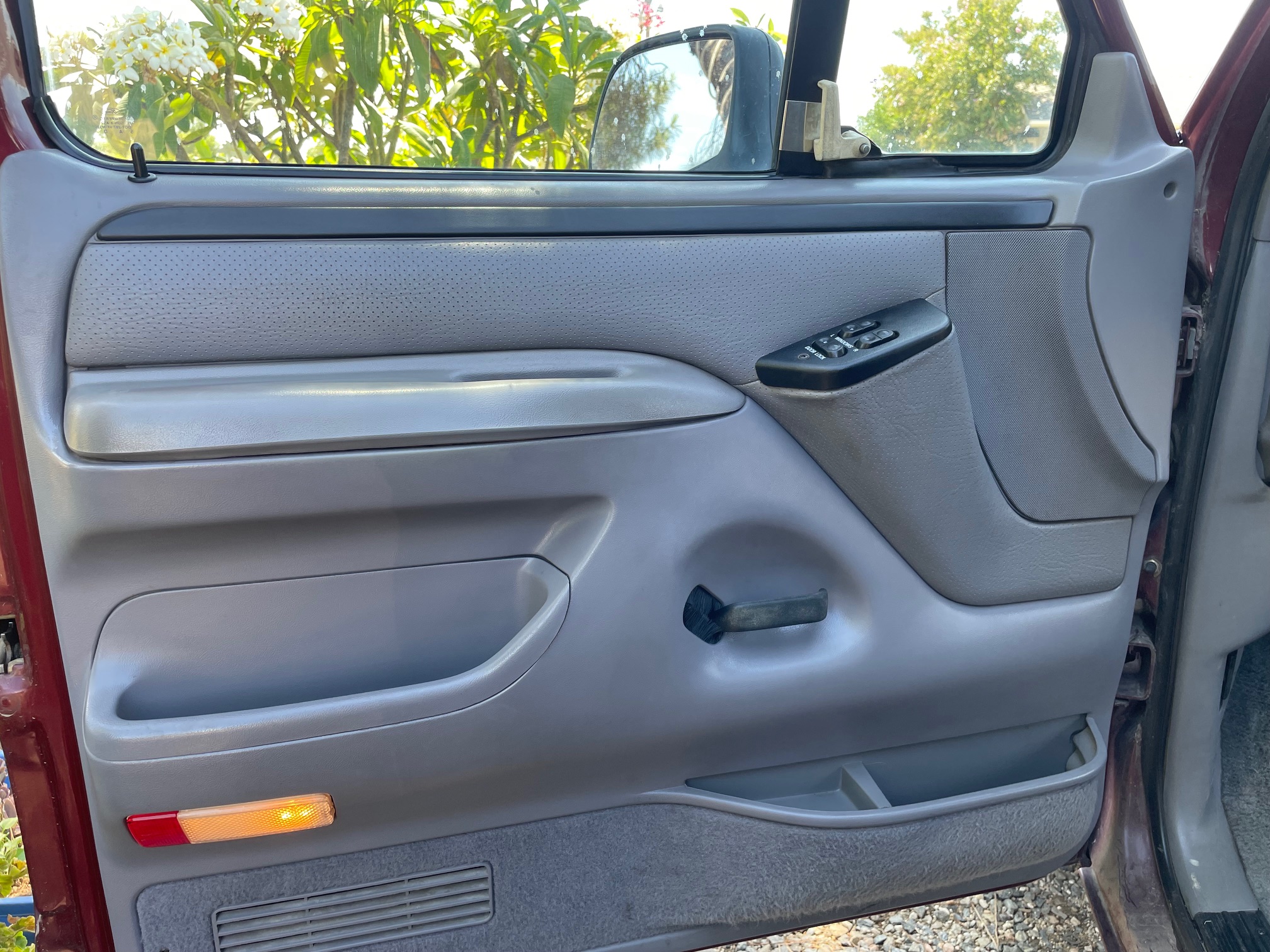 Used 1996 Ford F150 2WD Regular Cab image 5