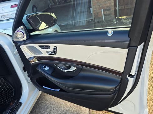 Used 2018 Mercedes-Benz S 560 Sedan image 19