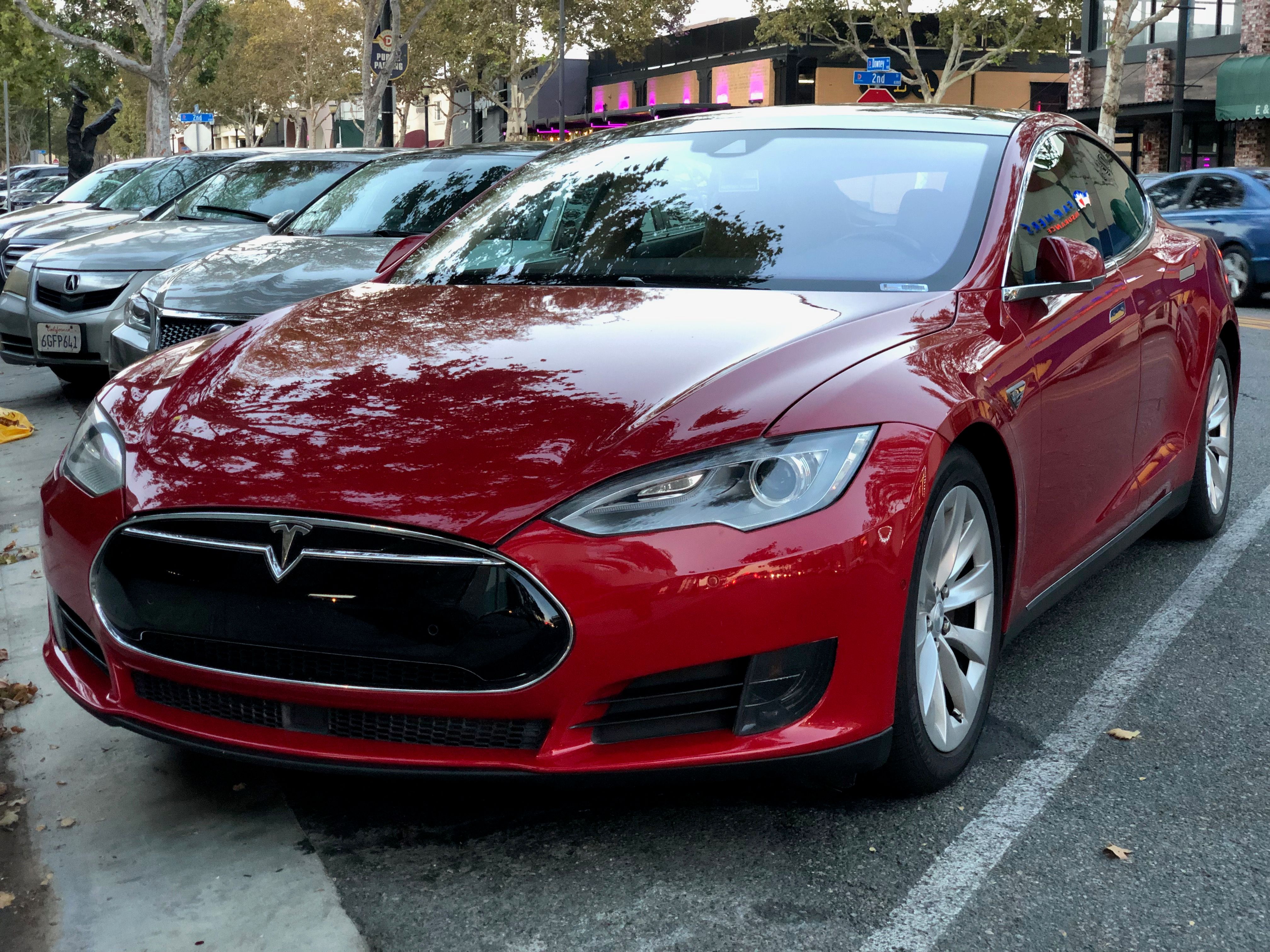Used 2016 Tesla Model S 70D AWD/4WD image 1
