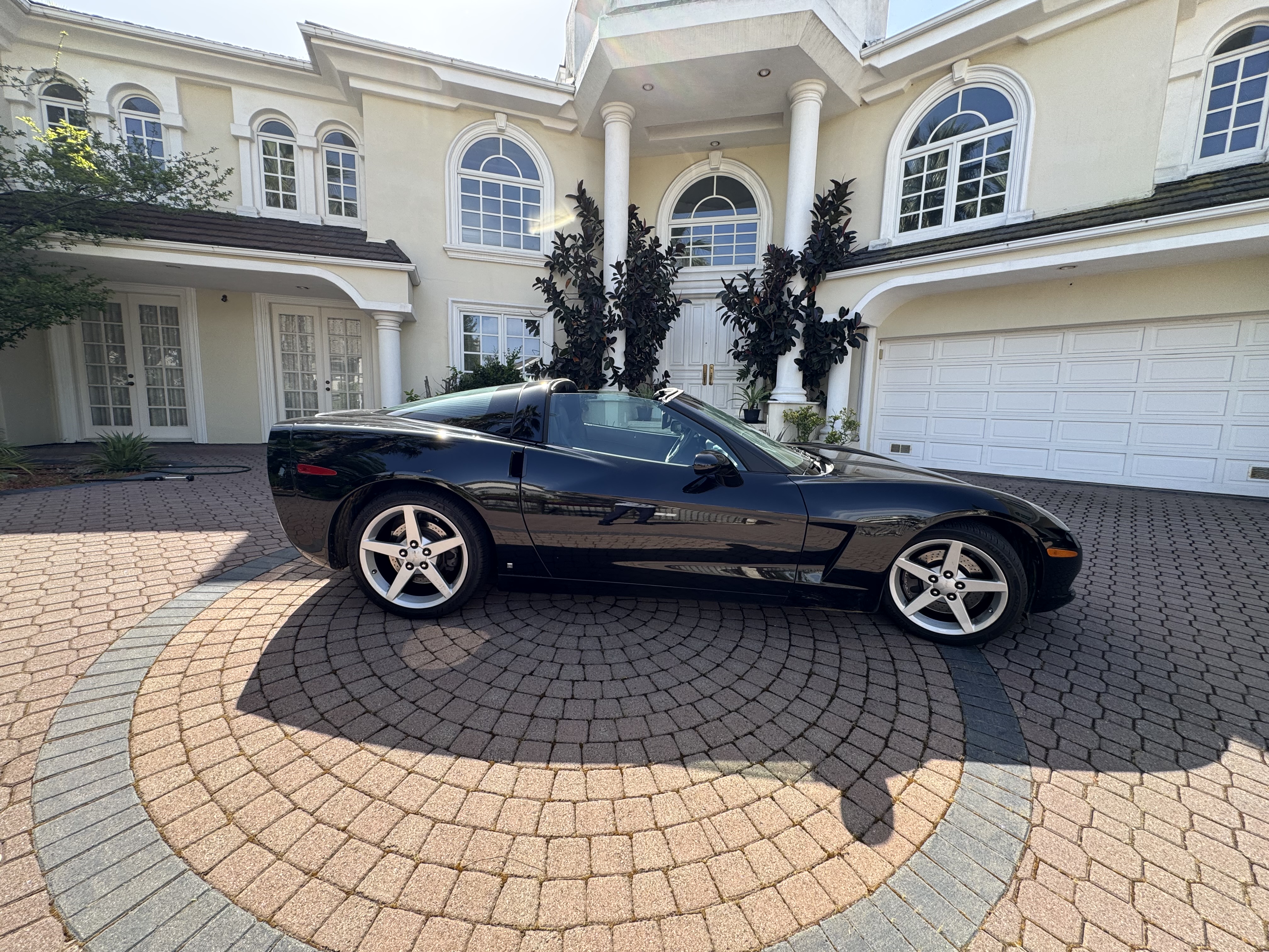Used 2007 Chevrolet Corvette Coupe w/ Performance Package RWD image 5