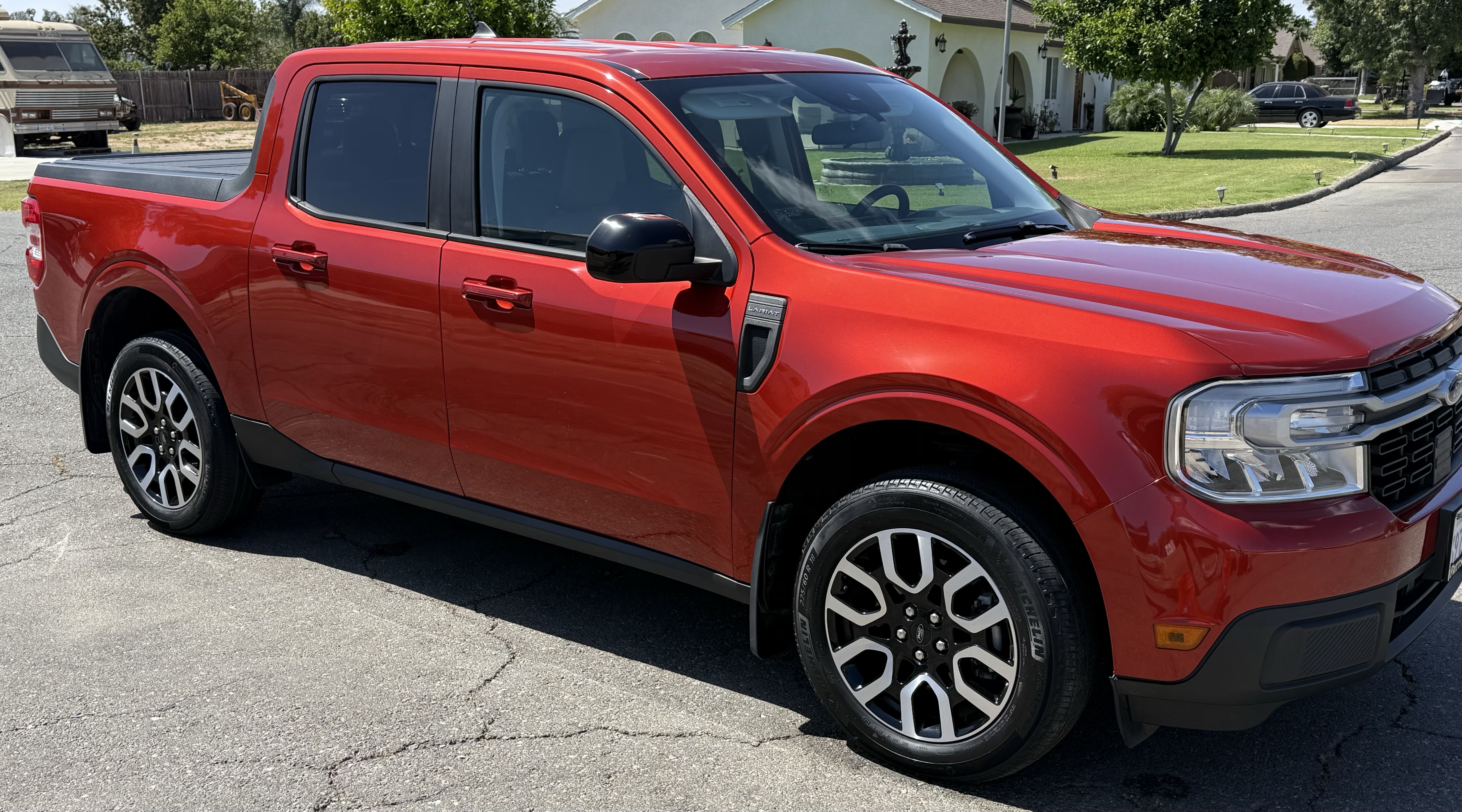Used 2024 Ford Maverick Lariat FWD image 1