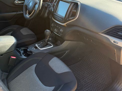Used 2014 Jeep Cherokee Latitude AWD/4WD image 12