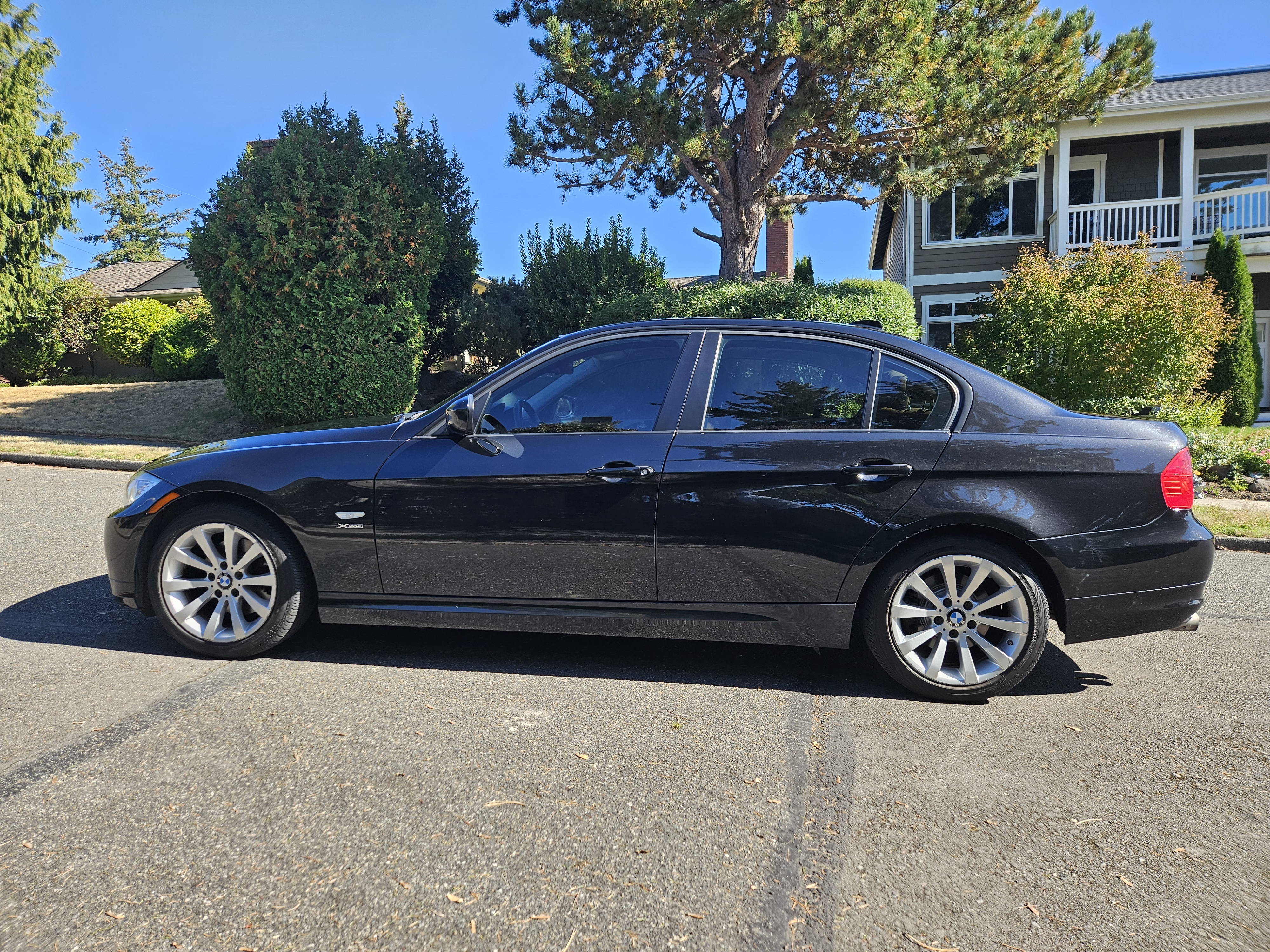 Used 2009 BMW 328i xDrive Sedan AWD/4WD image 4