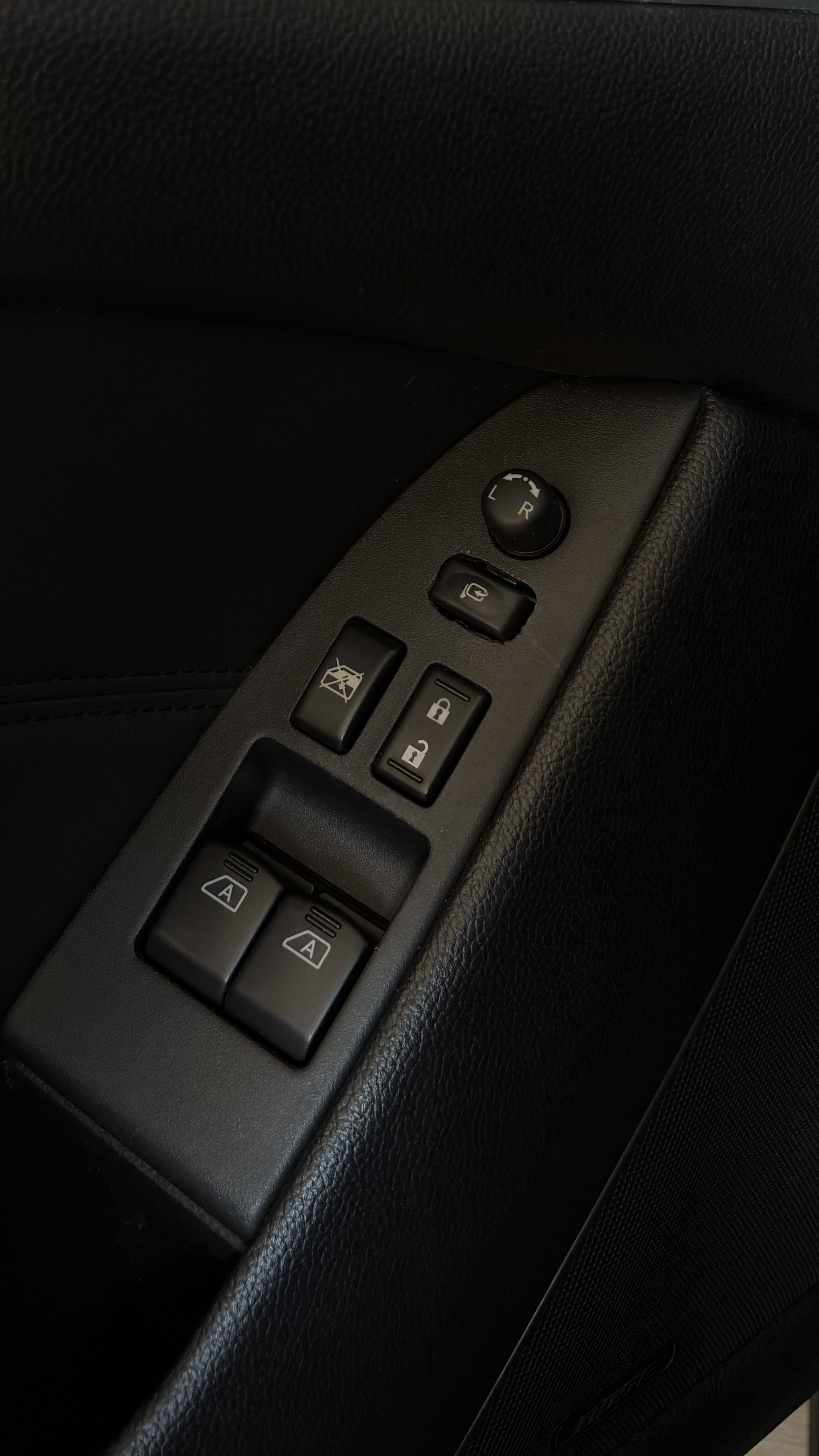 Used 2011 INFINITI G37 IPL RWD image 9