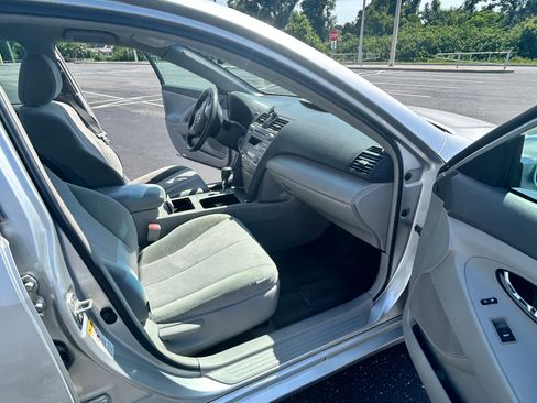 Used 2011 Toyota Camry Hybrid w/ Upgrade Pkg FWD image 14