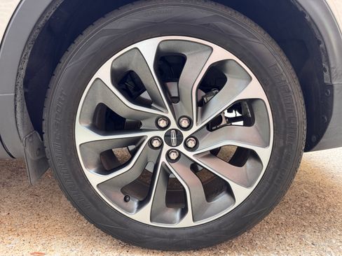 Used 2021 Lincoln Nautilus Reserve FWD image 17