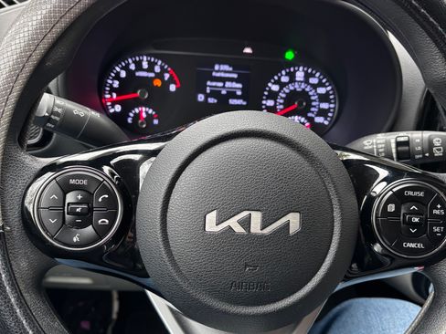 Used 2022 Kia Soul S image 16