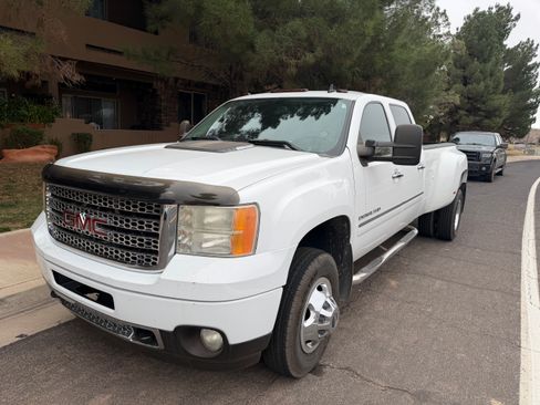 Used 2011 GMC Sierra 3500 Denali image 2
